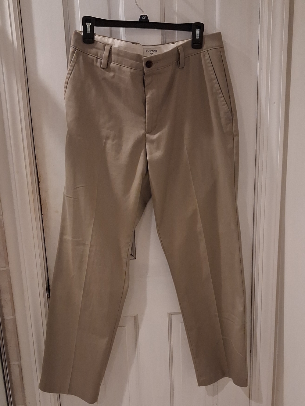 Dockers Men’s Khaki Chinos in Tan